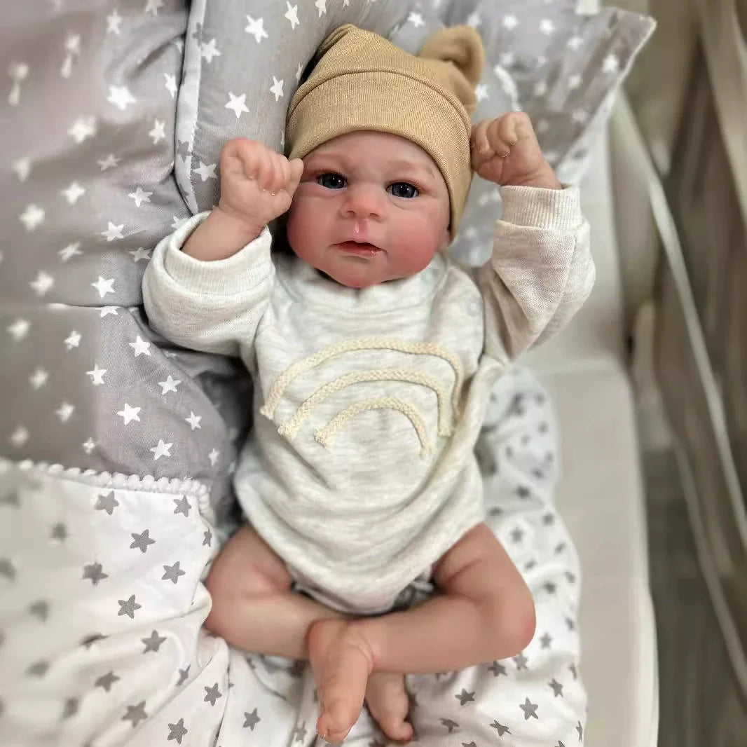 Reborn Baby da 19 pollici occhi aperti corpo morbido in abiti grigi - Elijah