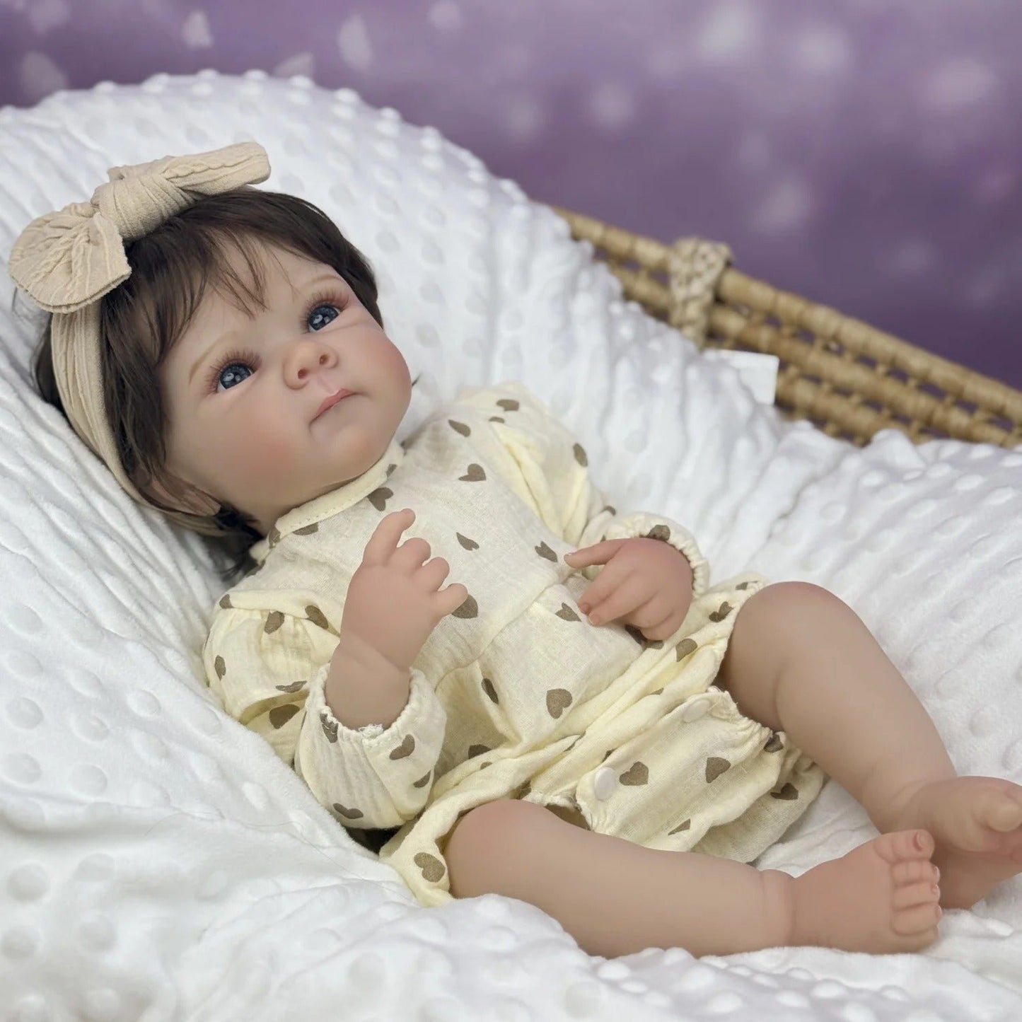 Bambina rinata Bettie 48 cm occhi aperti capelli corti