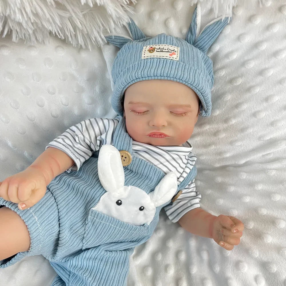 Bambole reborn Rosalie addormentate dipinte in 3D alte 50 cm con vestiti da coniglietto blu