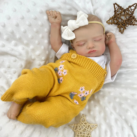 Bambole reborn Rosalie addormentate dipinte in 3D alte 50 cm con vestitini di maglia gialli