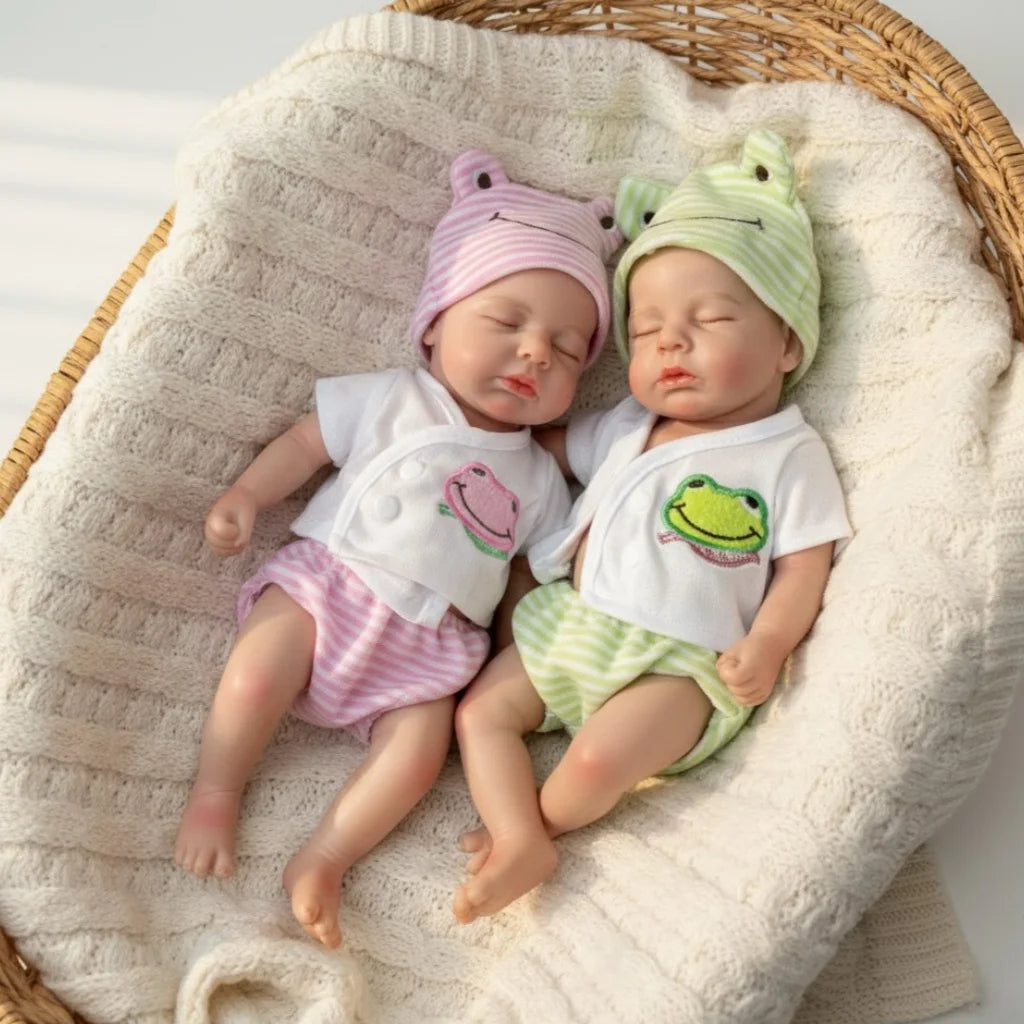 Bambola reborn Loulou addormentata in silicone morbido e realistico da 30 cm