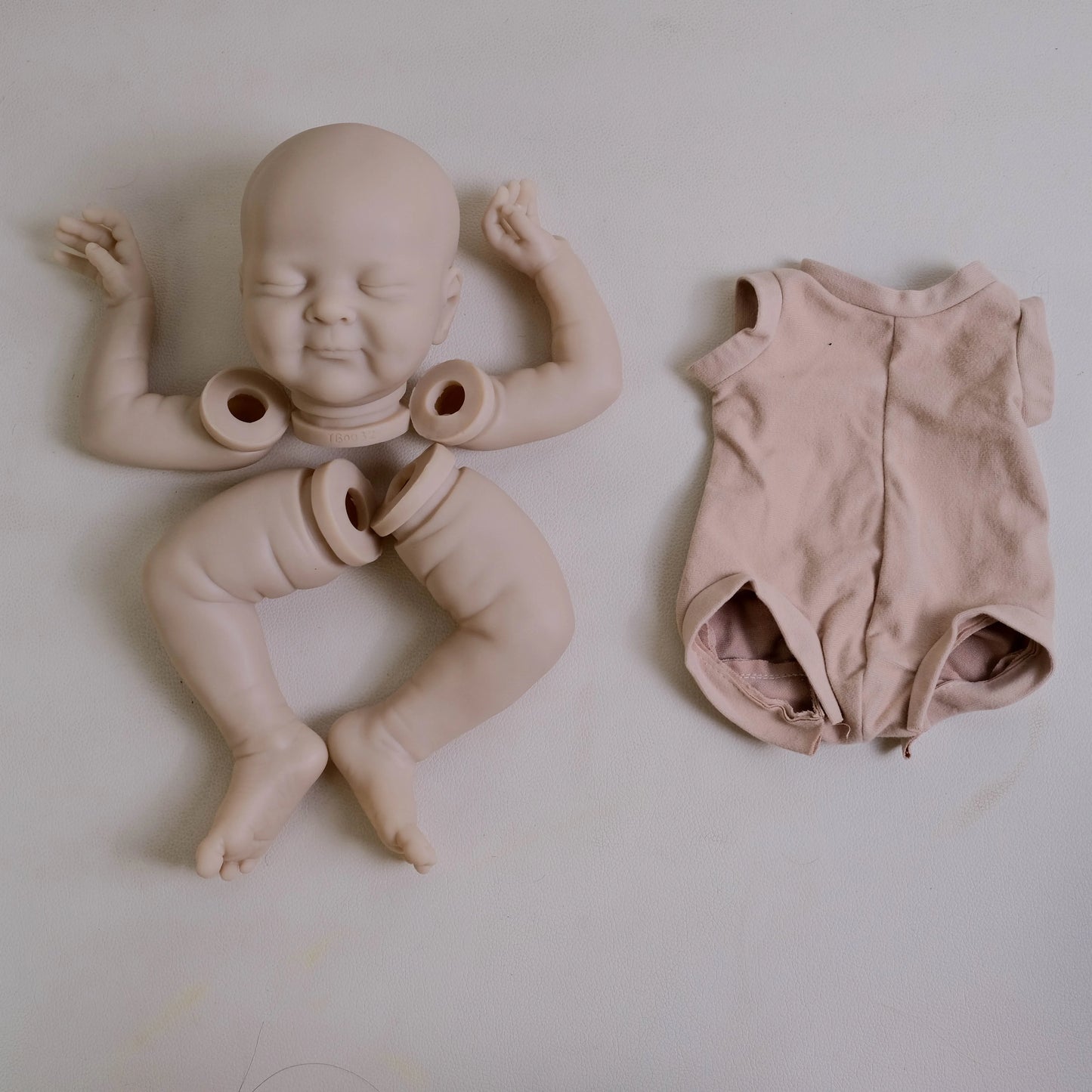 Kit per bambola reborn Olivia da 19 pollici occhi chiusi non verniciati