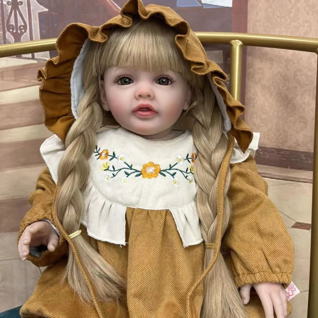 Bambola reborn Betty con lunghi capelli biondi 60cm di lunghezza e corpo in morbido cotone