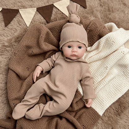 Bambina reborn Meadow in silicone integrale da 30 cm con tutina marrone