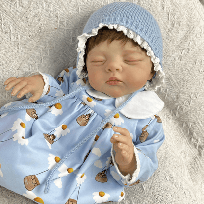 Bambola reborn Irys da 19 pollici con pittura 3D occhi chiusi e capelli corti vestita di blu