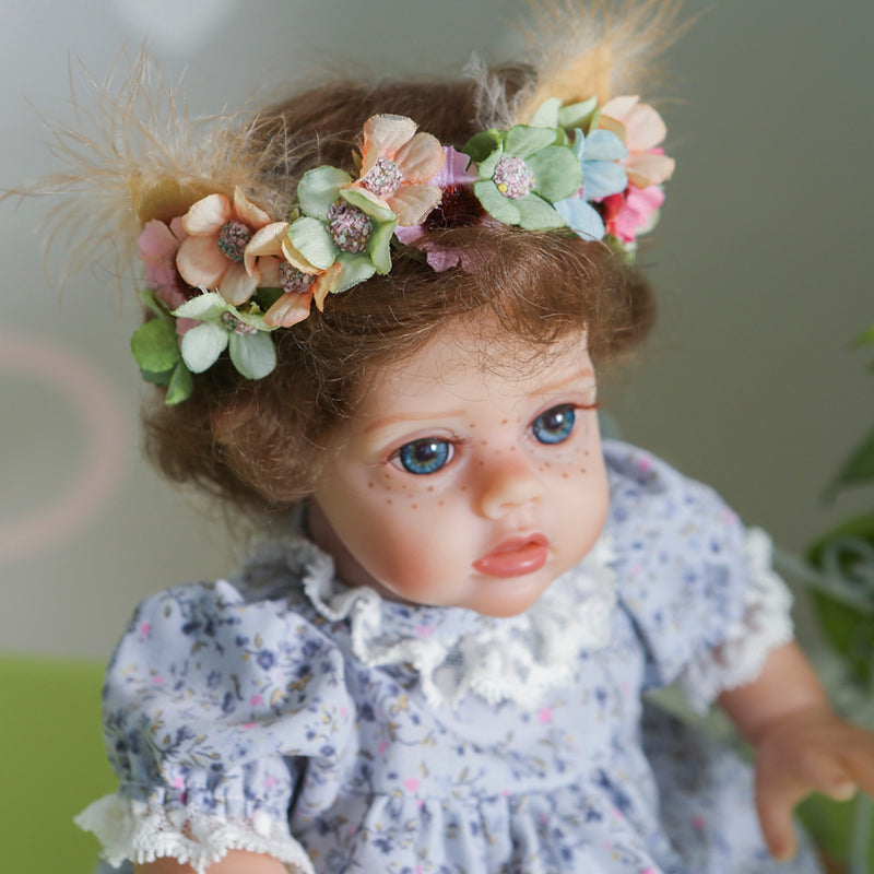 Peluche Di Carrie Fisher – Bambola 12 Pollici Morbida E Adorabile Con Salopette E Fiocco, Regalo Per Bambini