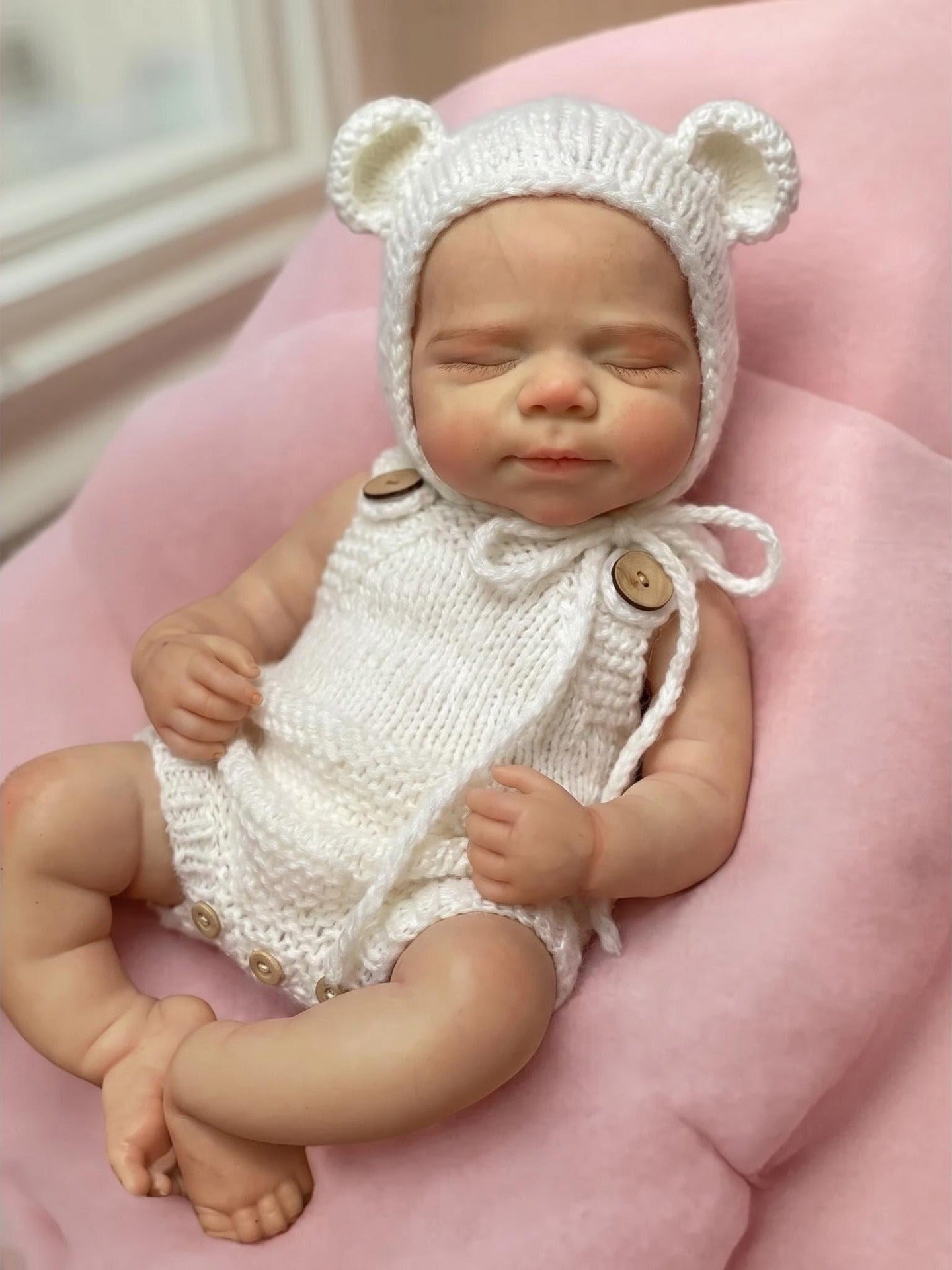 Bambola reborn Pascale da 30cm interamente in silicone bambina con abiti bianchi