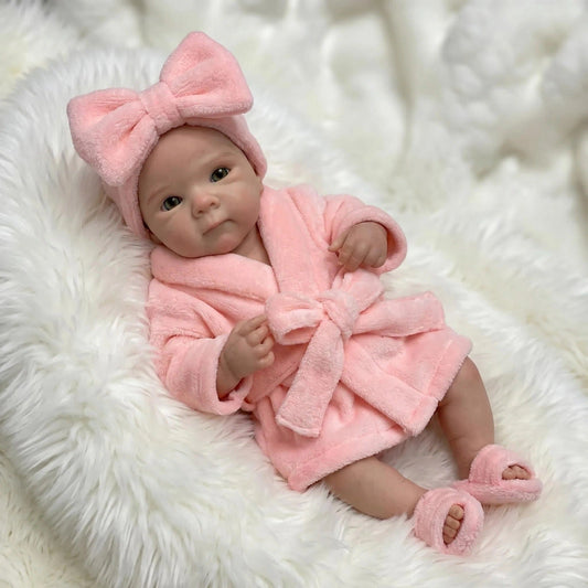 Bambola reborn Bettie in silicone realistica da 18 pollici con accappatoio rosa