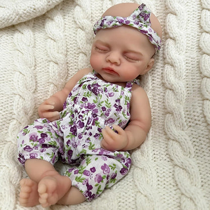 Bambola reborn Irys da 30cm interamente in silicone con tutina floreale viola