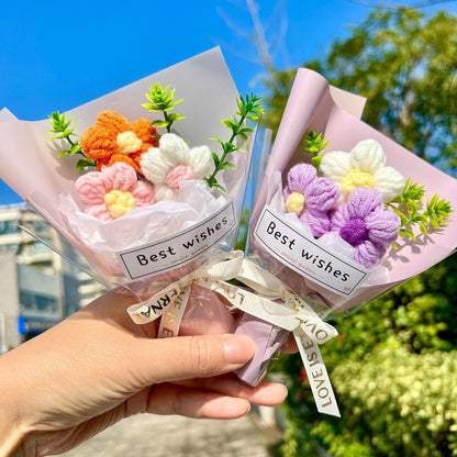 Mini bouquet di fiori all'uncinetto