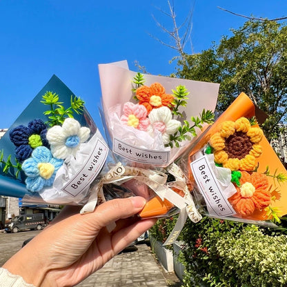 Mini bouquet di fiori all'uncinetto
