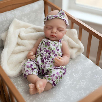 Bambola reborn Irys da 30cm interamente in silicone con tutina floreale viola