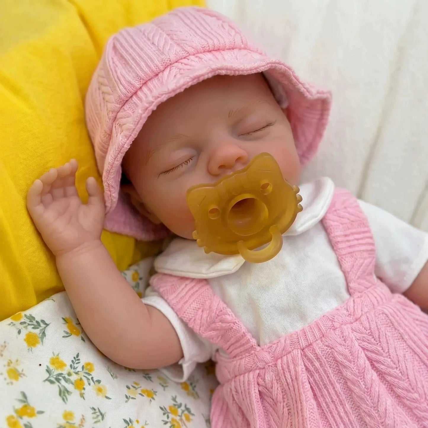 Bambola reborn Irys da 30cm interamente in silicone con vestito rosa