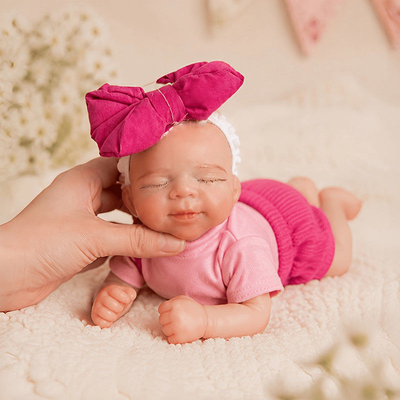Mini bambola Reborn Pascale in silicone da 20 cm occhi chiusi con completino rosa