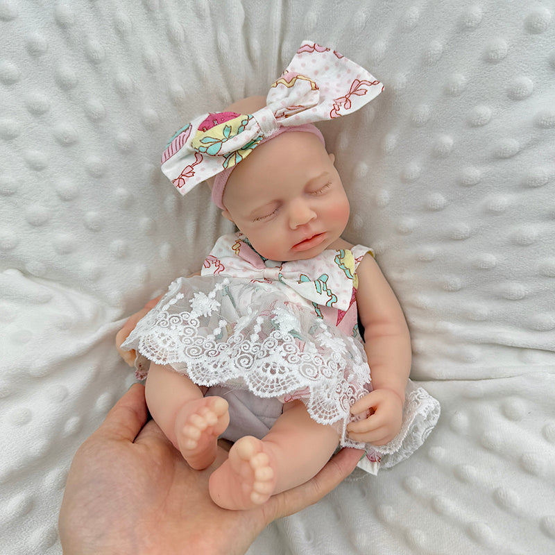 Bambola Reborn Loulou da 30 cm in silicone pieno occhi chiusi con vestitino in pizzo a fiori
