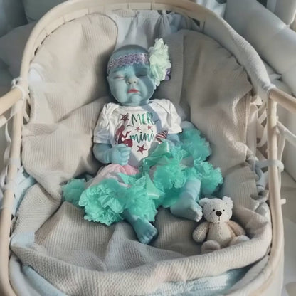 Bambola reborn Peaches da 19 pollici con occhi chiusi vestita di blu